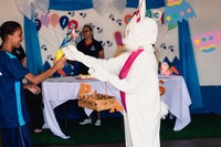 Celebração, acolhimento e muitos sorrisos marcaram a entrega de ovos de Páscoa realizada pela Gerência Municipal de Assistência Social 