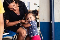 Celebração, acolhimento e muitos sorrisos marcaram a entrega de ovos de Páscoa realizada pela Gerência Municipal de Assistência Social 