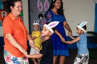 Celebração, acolhimento e muitos sorrisos marcaram a entrega de ovos de Páscoa realizada pela Gerência Municipal de Assistência Social 