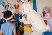 Celebração, acolhimento e muitos sorrisos marcaram a entrega de ovos de Páscoa realizada pela Gerência Municipal de Assistência Social 