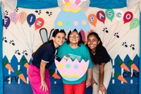 Celebração, acolhimento e muitos sorrisos marcaram a entrega de ovos de Páscoa realizada pela Gerência Municipal de Assistência Social 