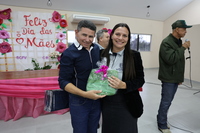 Prefeitura Municipal de Novo Horizonte do Sul realiza homenagem às mães com apresentações culturais, sorteio de brindes e o tradicional bolo