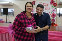 Prefeitura Municipal de Novo Horizonte do Sul realiza homenagem às mães com apresentações culturais, sorteio de brindes e o tradicional bolo