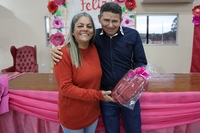 Prefeitura Municipal de Novo Horizonte do Sul realiza homenagem às mães com apresentações culturais, sorteio de brindes e o tradicional bolo