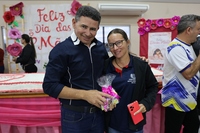 Prefeitura Municipal de Novo Horizonte do Sul realiza homenagem às mães com apresentações culturais, sorteio de brindes e o tradicional bolo