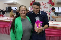 Prefeitura Municipal de Novo Horizonte do Sul realiza homenagem às mães com apresentações culturais, sorteio de brindes e o tradicional bolo