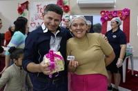 Prefeitura Municipal de Novo Horizonte do Sul realiza homenagem às mães com apresentações culturais, sorteio de brindes e o tradicional bolo