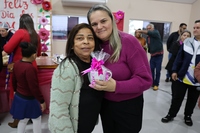 Prefeitura Municipal de Novo Horizonte do Sul realiza homenagem às mães com apresentações culturais, sorteio de brindes e o tradicional bolo