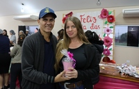 Prefeitura Municipal de Novo Horizonte do Sul realiza homenagem às mães com apresentações culturais, sorteio de brindes e o tradicional bolo