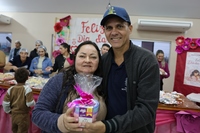 Prefeitura Municipal de Novo Horizonte do Sul realiza homenagem às mães com apresentações culturais, sorteio de brindes e o tradicional bolo