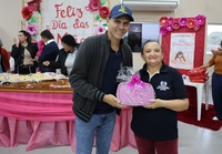 Prefeitura Municipal de Novo Horizonte do Sul realiza homenagem às mães com apresentações culturais, sorteio de brindes e o tradicional bolo