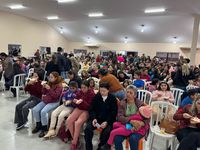 Prefeitura Municipal de Novo Horizonte do Sul realiza homenagem às mães com apresentações culturais, sorteio de brindes e o tradicional bolo