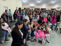Prefeitura Municipal de Novo Horizonte do Sul realiza homenagem às mães com apresentações culturais, sorteio de brindes e o tradicional bolo