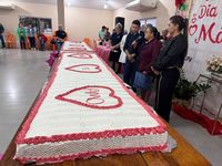 Prefeitura Municipal de Novo Horizonte do Sul realiza homenagem às mães com apresentações culturais, sorteio de brindes e o tradicional bolo