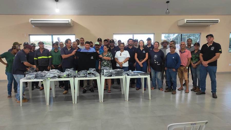Prefeitura de Novo Horizonte do Sul entrega uniformes aos trabalhadores dos setores de Obras, Infraestrutura e Agricultura